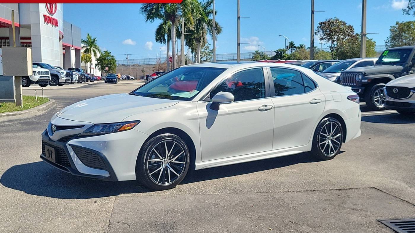 2024 Toyota Camry SE — Sedan — 11,002 mi — Doral, FL