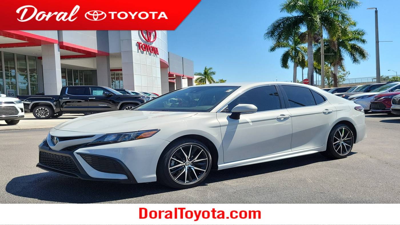 2023 Toyota Camry SE — Sedan — 17,517 mi — Doral, FL