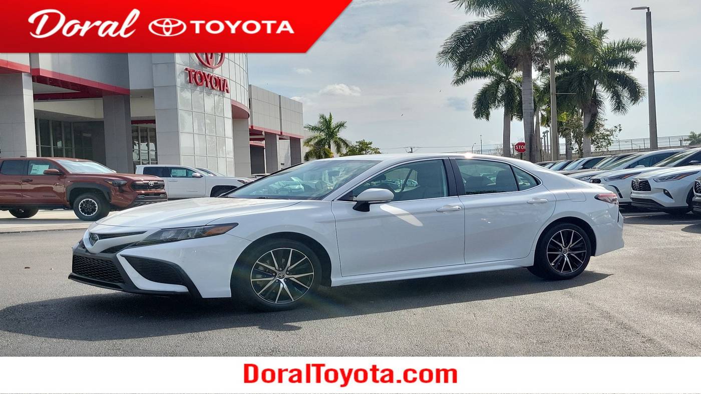 2023 Toyota Camry SE — Sedan — 24,757 mi — Doral, FL