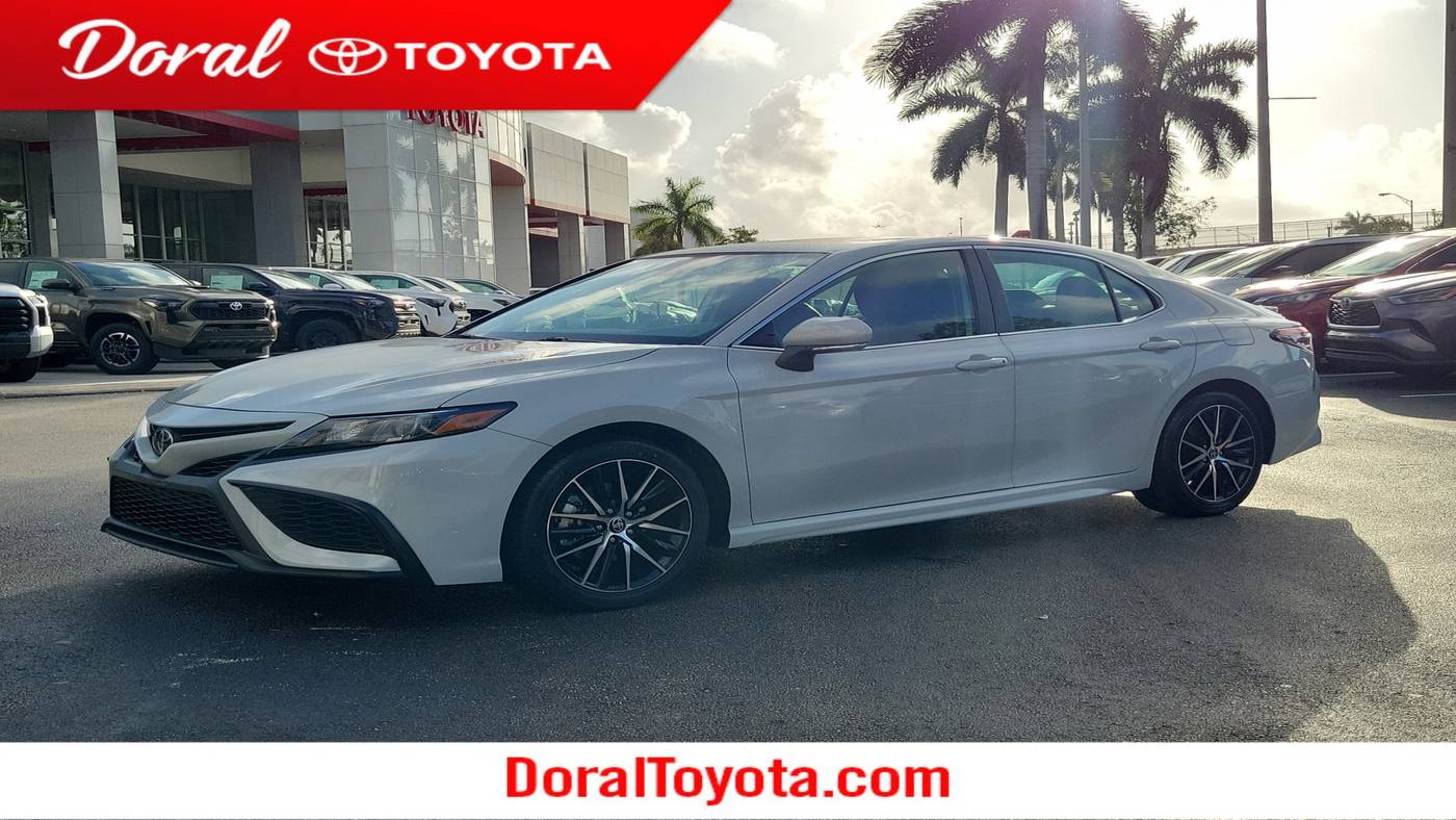 2024 Toyota Camry SE — Sedan — 25,501 mi — Doral, FL