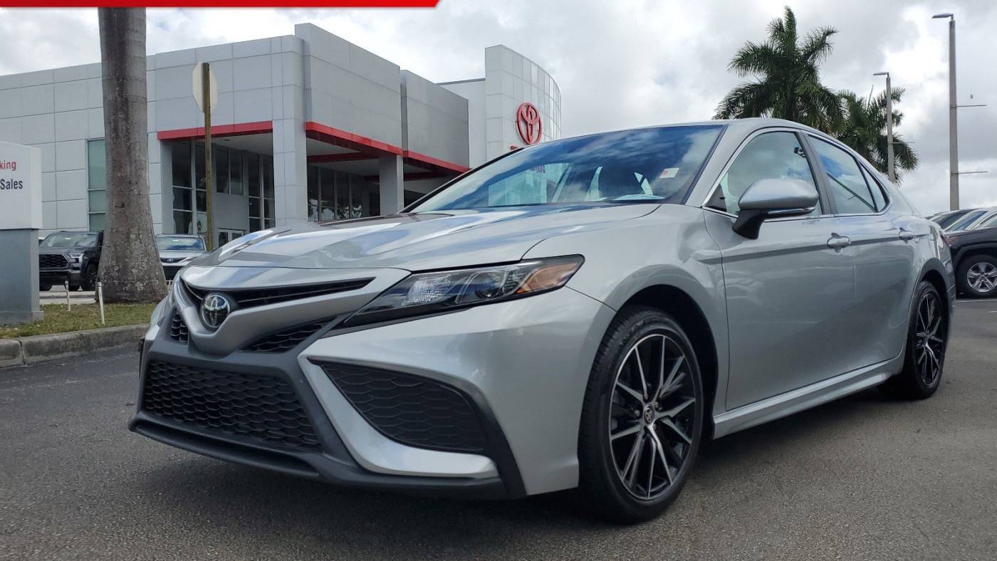 2022 Toyota Camry SE — Sedan — 8,568 mi — Doral, FL