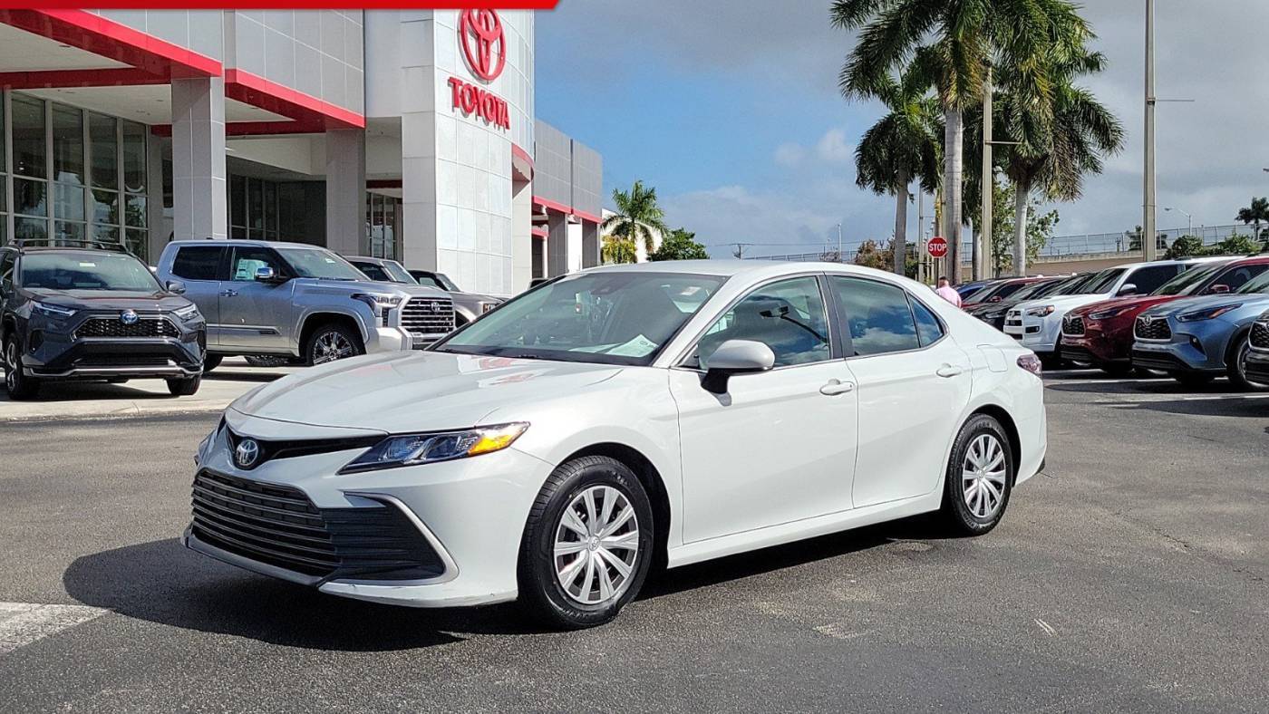 2022 Toyota Camry Hybrid LE — Sedan — 28,207 mi — Doral, FL