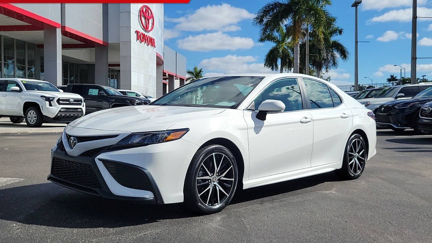 2022 Toyota Camry SE — Sedan — 19,507 mi — Doral, FL