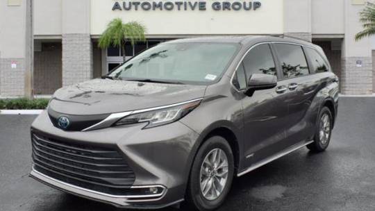 2021 Toyota Sienna XLE — Minivan — 32,355 mi — Doral, FL