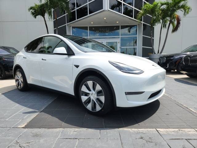 2023 Tesla Model Y Long Range — SUV — 27,375 mi — Tamarac, FL