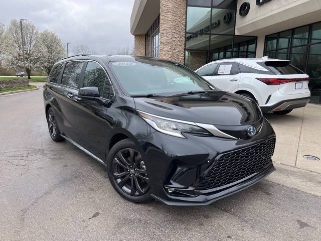 2022 Toyota Sienna XSE — Minivan — 65,044 mi — Centerville, OH