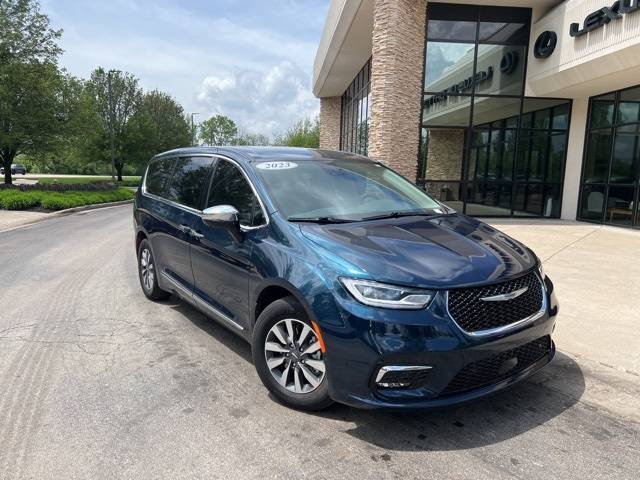 2023 Chrysler Pacifica Hybrid Limited — Minivan — 11,539 mi — Centerville, OH