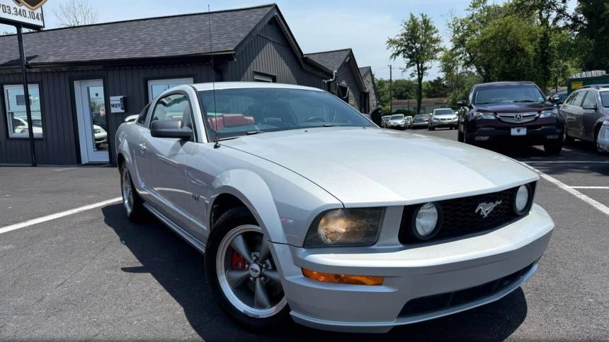 2005 Ford Mustang GT Deluxe