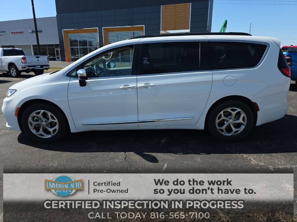 2023 Chrysler Pacifica Limited — Minivan — 48,791 mi — Odessa, MO