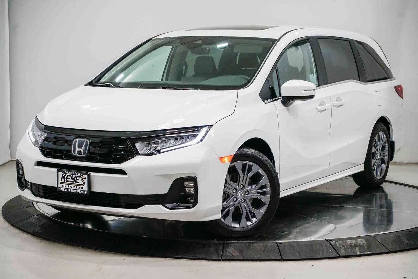 2025 Honda Odyssey Touring — Minivan — 2,668 mi — Sherman Oaks, CA