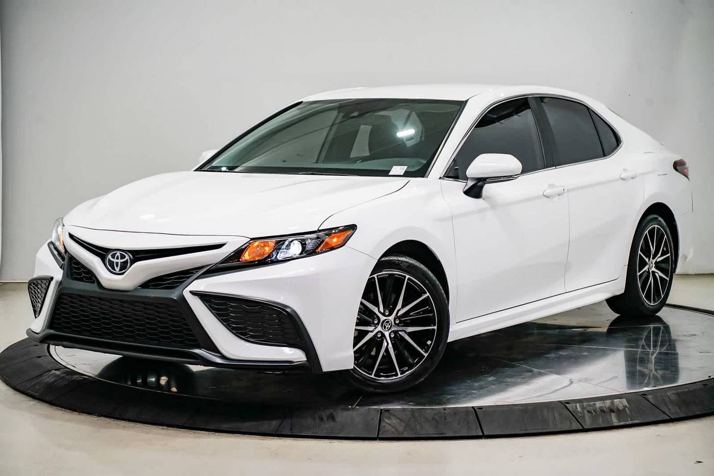2024 Toyota Camry SE — Sedan — 8,605 mi — Sherman Oaks, CA