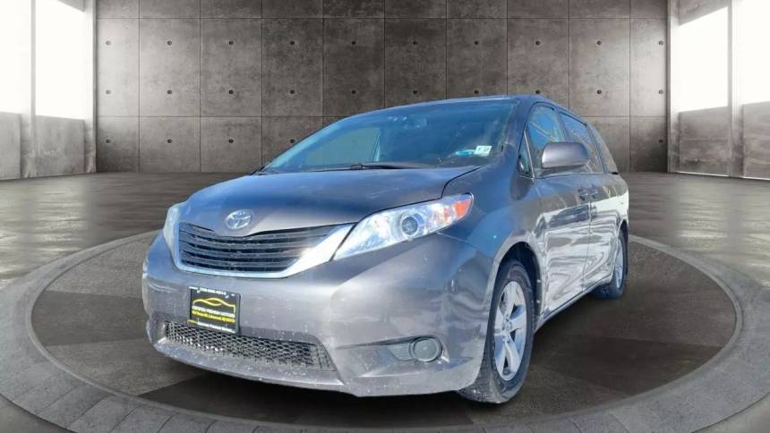 2012 Toyota Sienna LE — Minivan — 140,721 mi — Lakewood, NJ