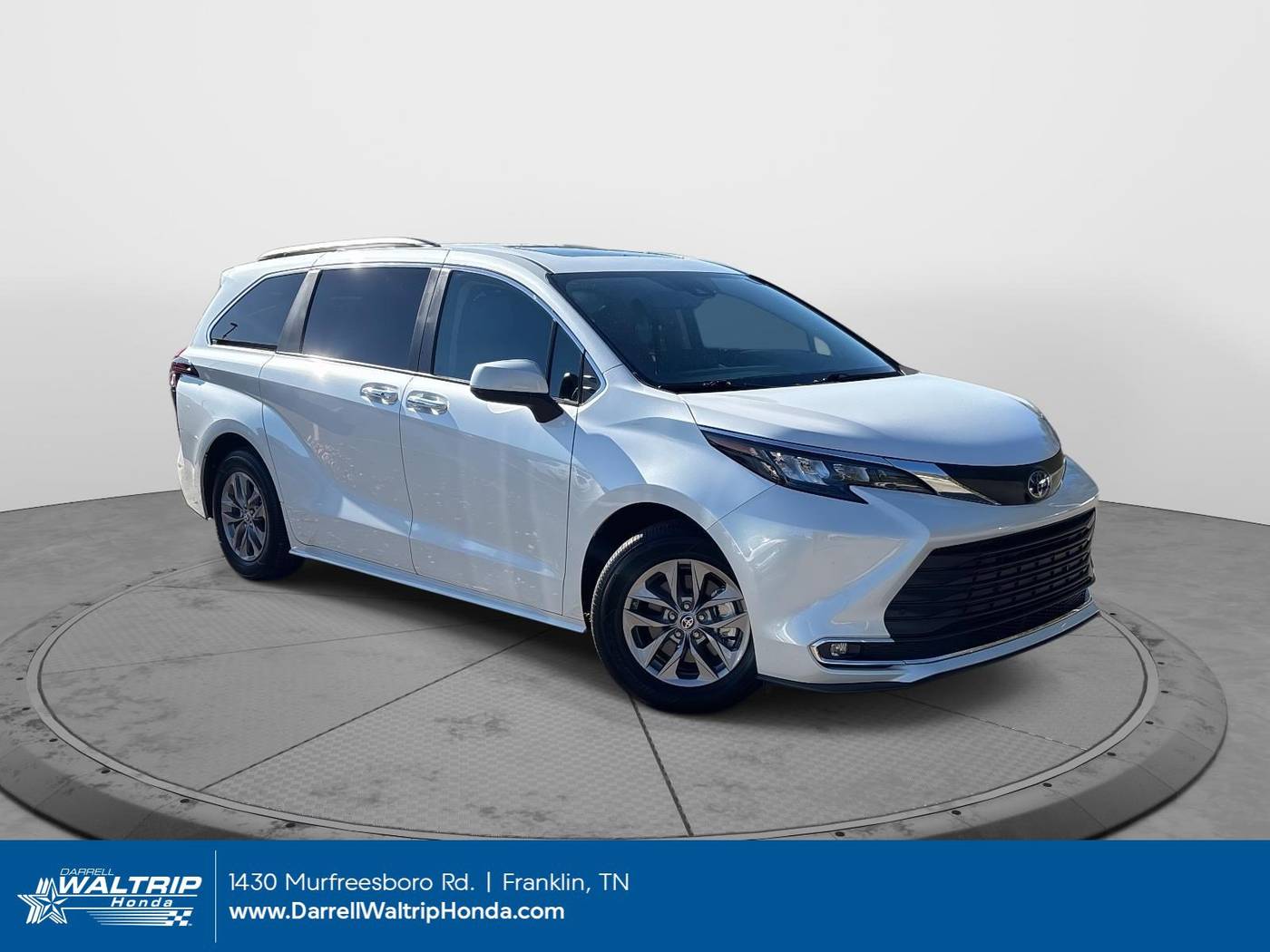 2024 Toyota Sienna XLE — Minivan — 23,524 mi — Franklin, TN