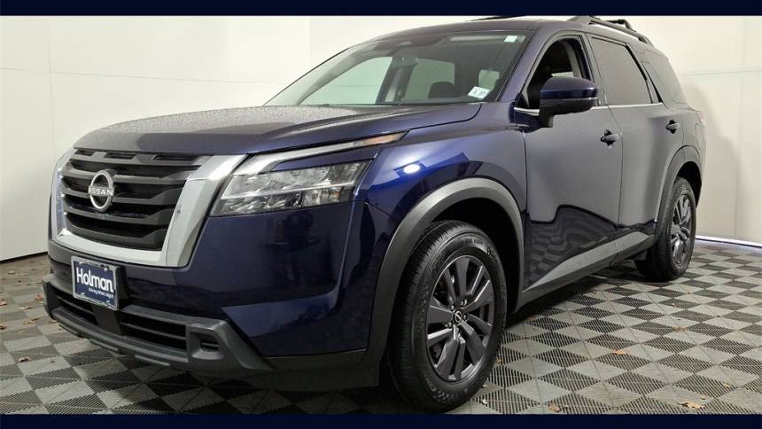 2022 Nissan Pathfinder SV