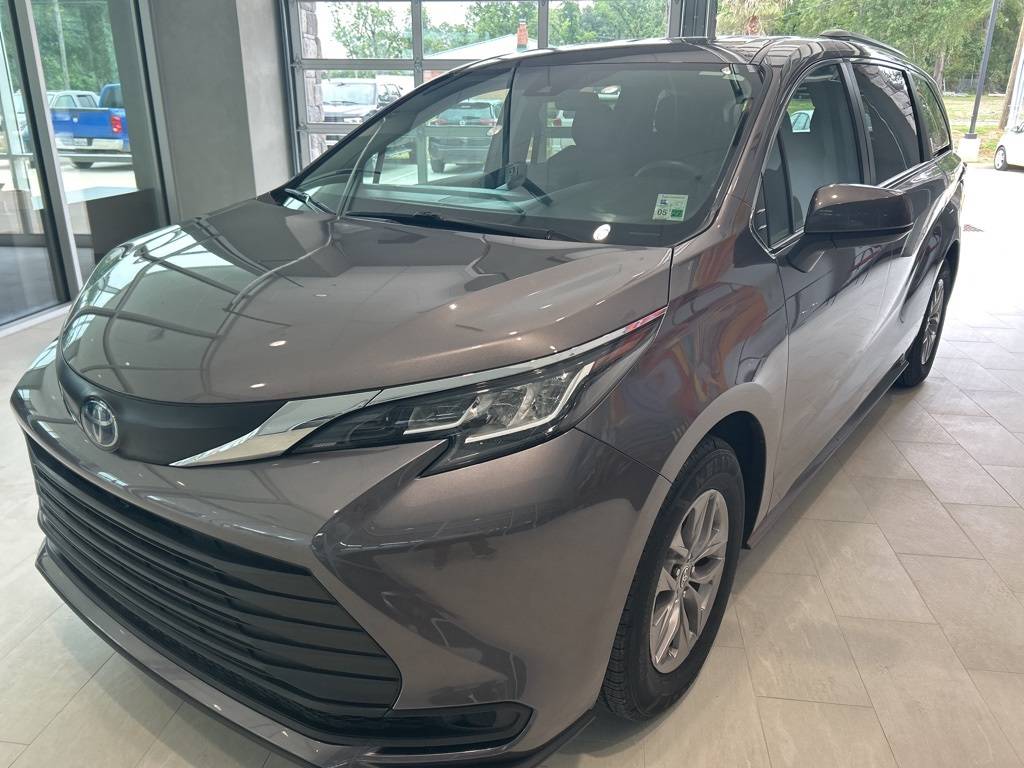 2022 Toyota Sienna LE — Minivan — 148,442 mi — Deridder, LA