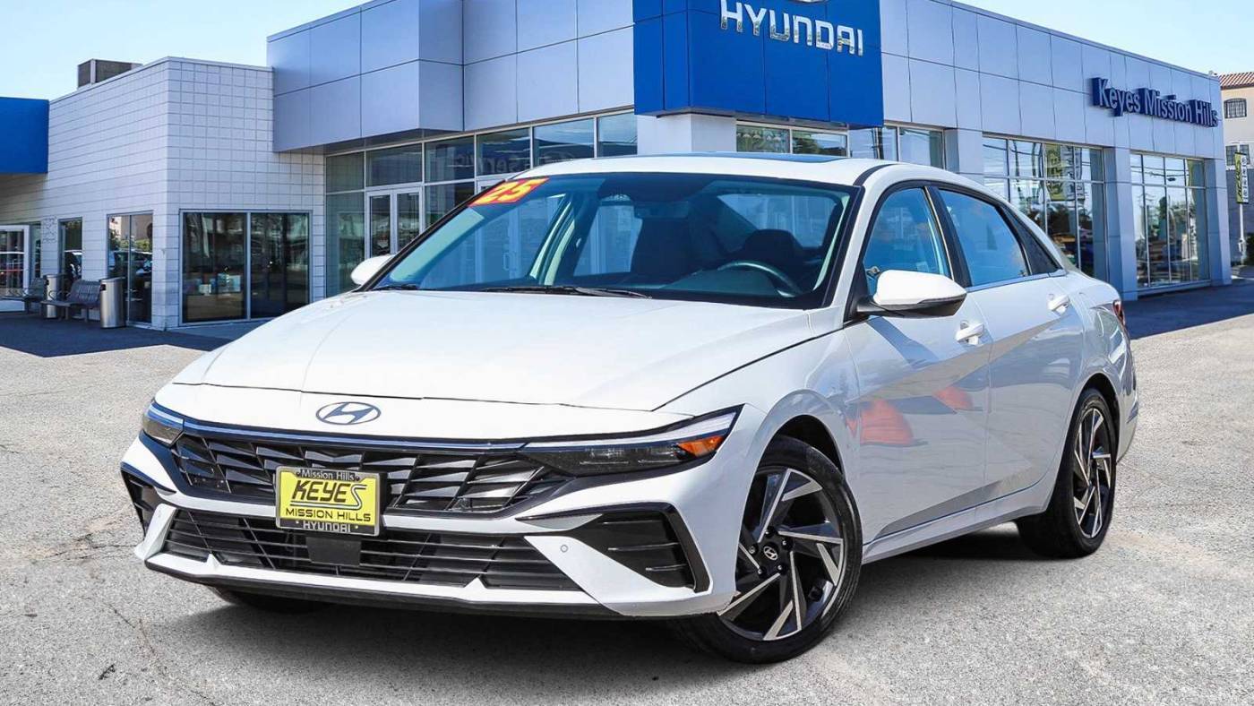 2024 Hyundai Elantra Hybrid Limited — Sedan — 10,895 mi — Los Angeles, CA