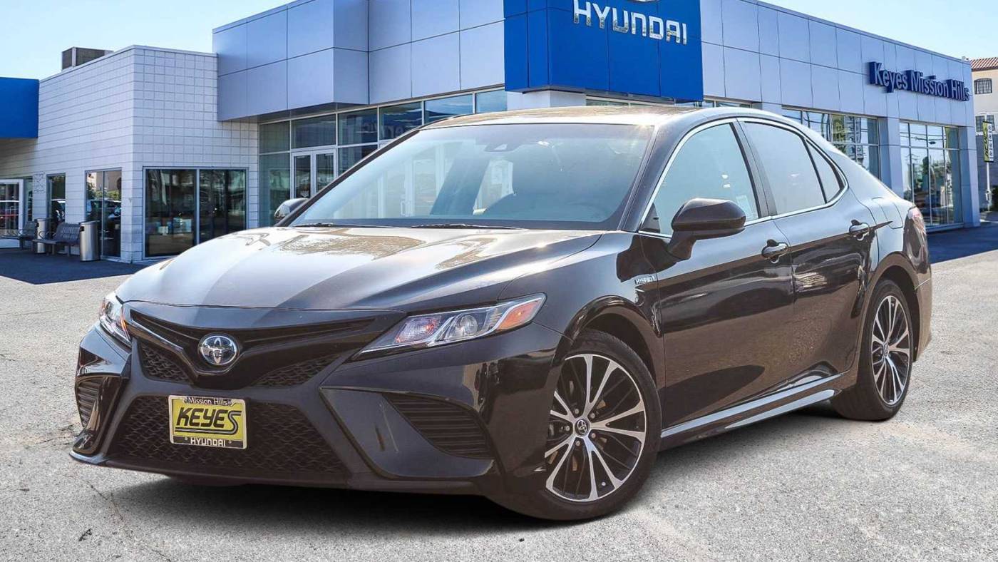 2018 Toyota Camry Hybrid SE — Sedan — 87,445 mi — Los Angeles, CA