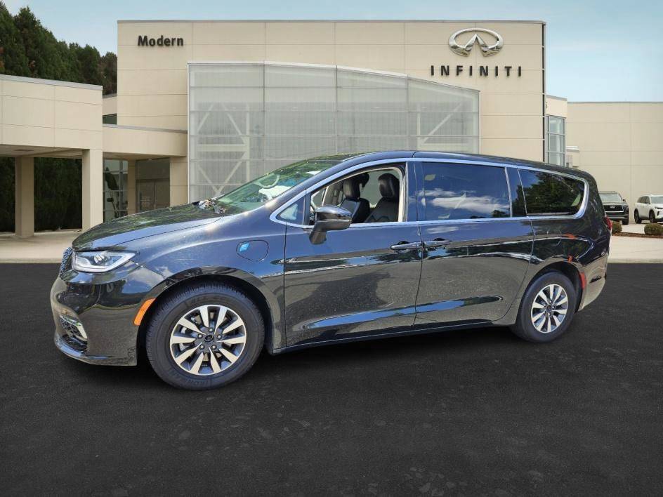 2023 Chrysler Pacifica Hybrid Touring L — Minivan — 57,762 mi — Greensboro, NC