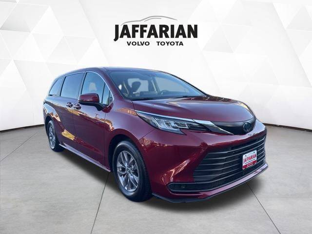 2021 Toyota Sienna LE — Minivan — 99,578 mi — Haverhill, MA