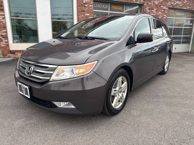 2013 Honda Odyssey Touring — Minivan — 136,382 mi — Elyria, OH