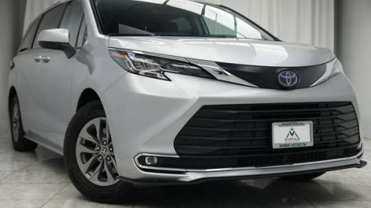 2023 Toyota Sienna XLE — Minivan — 34,572 mi — Rahway, NJ