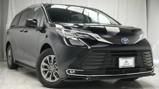 2023 Toyota Sienna XLE — Minivan — 33,957 mi — Rahway, NJ