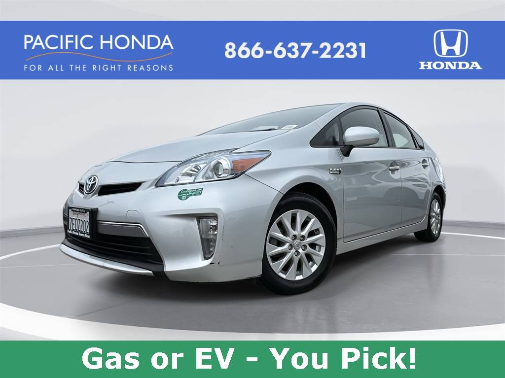 2014 Toyota Prius Advanced — Hatchback — 140,958 mi — San Diego, CA