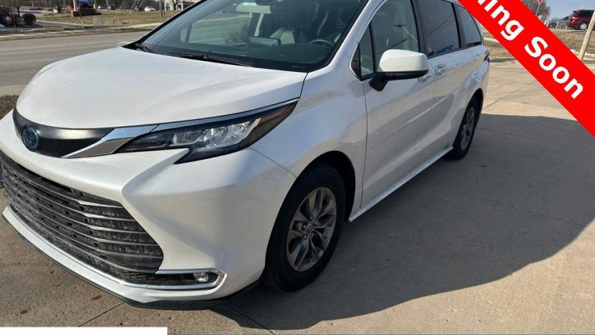 2023 Toyota Sienna XLE — Minivan — 17,242 mi — Vienna, VA