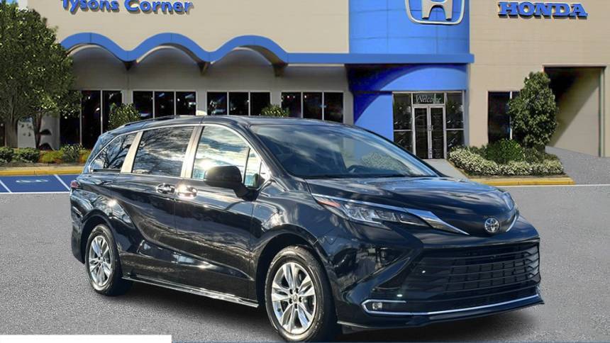 2022 Toyota Sienna XLE — Minivan — 24,568 mi — Vienna, VA