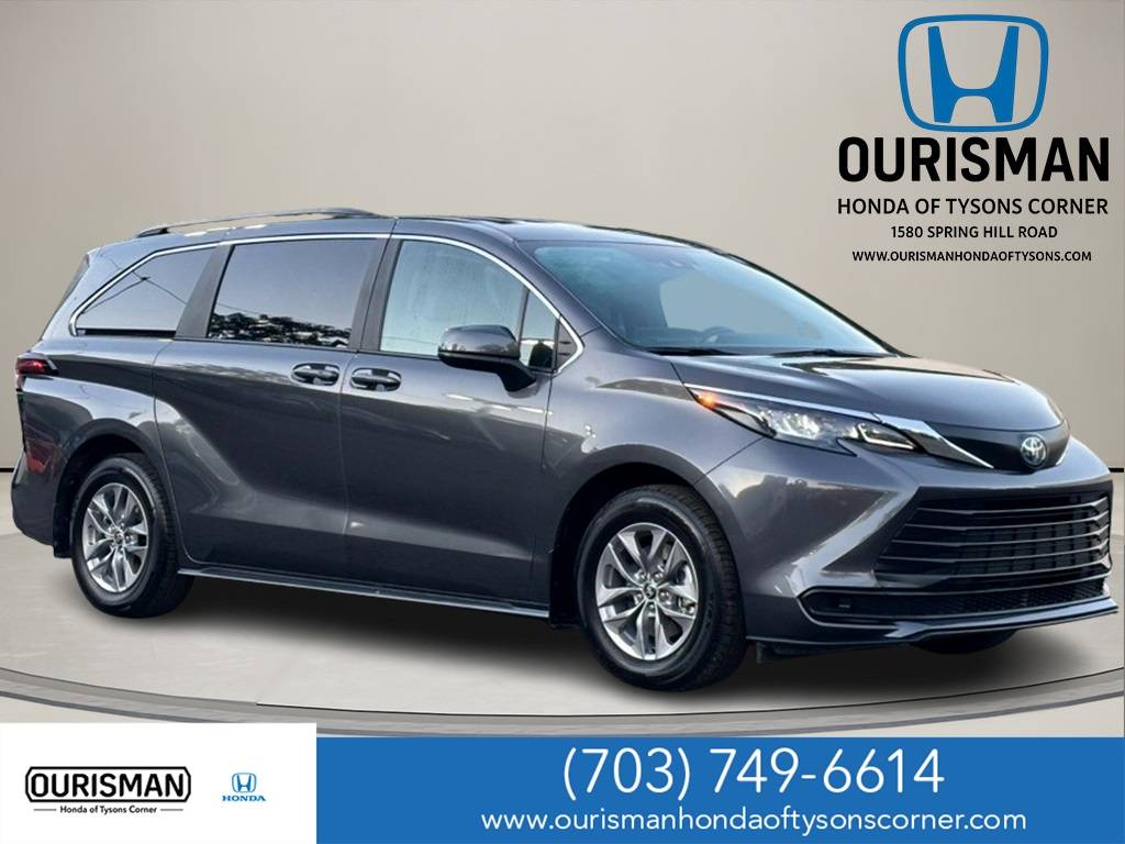 2025 Toyota Sienna LE — Minivan — 6,477 mi — Vienna, VA