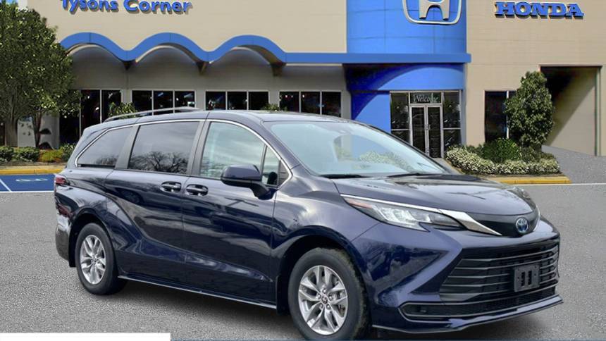 2022 Toyota Sienna LE — Minivan — 27,249 mi — Vienna, VA