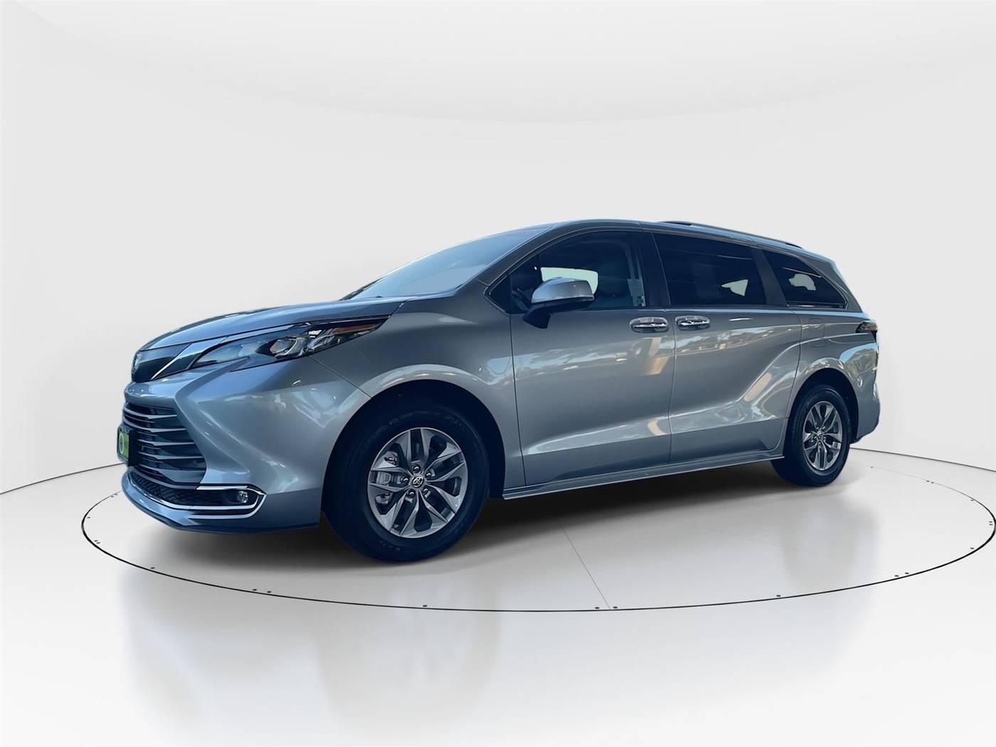2024 Toyota Sienna XLE — Minivan — 56,863 mi — Petaluma, CA