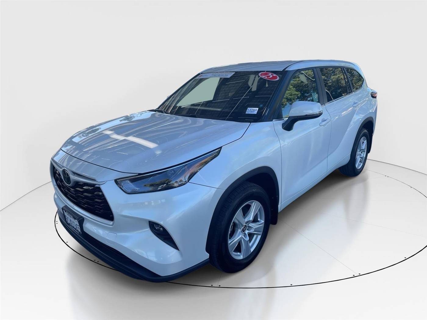 2025 Toyota Highlander LE — SUV — 2,953 mi — Petaluma, CA