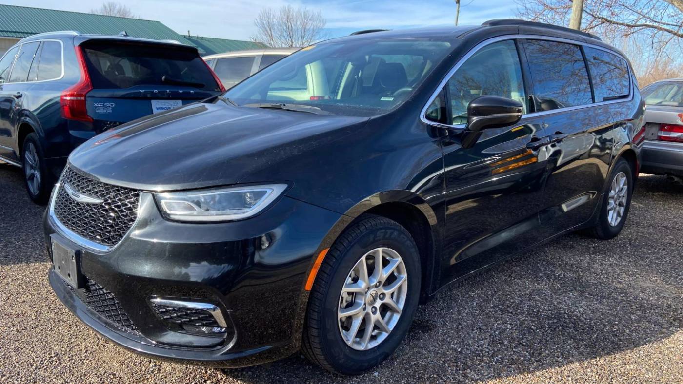 2022 Chrysler Pacifica Touring L — Minivan — 92,753 mi — Swisher, IA