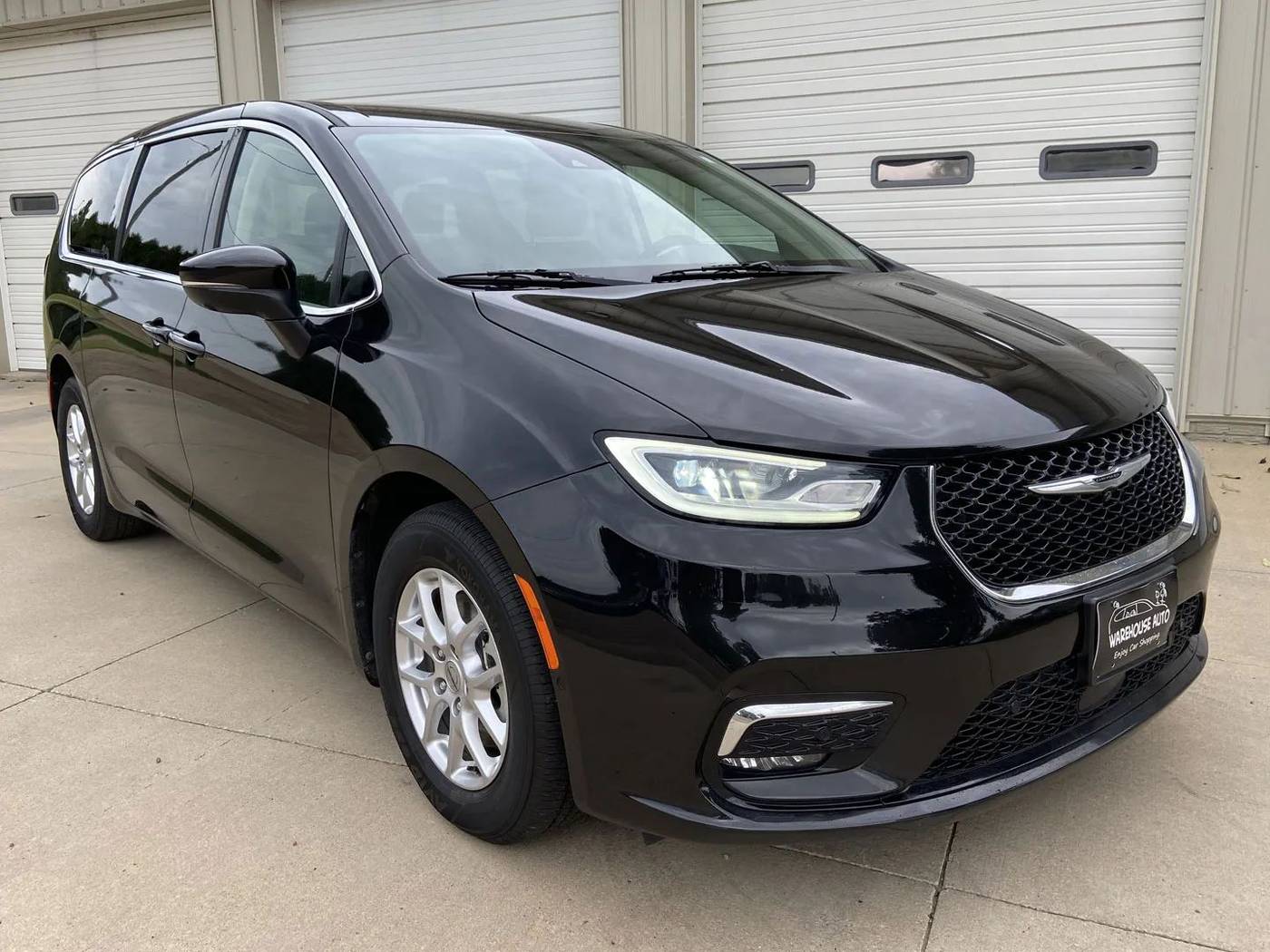 2023 Chrysler Pacifica Touring L — Minivan — 31,644 mi — Swisher, IA