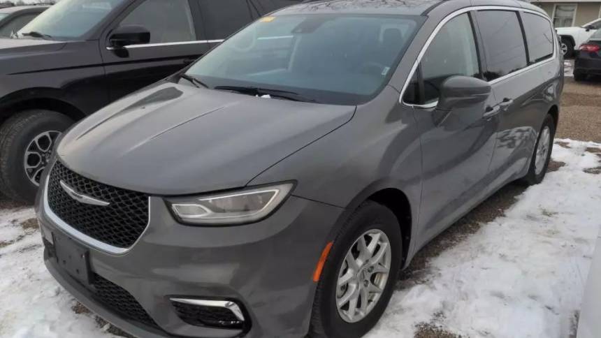 2022 Chrysler Pacifica Touring L — Minivan — 55,455 mi — Swisher, IA