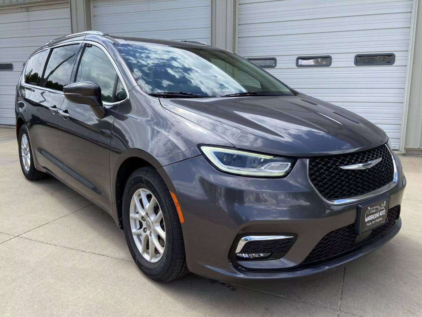 2021 Chrysler Pacifica Touring L — Minivan — 31,111 mi — Swisher, IA