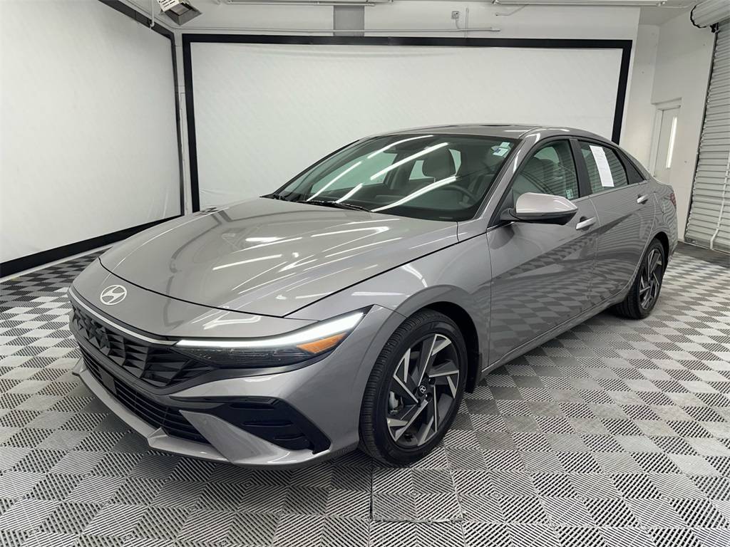 2024 Hyundai Elantra Limited — Sedan — 9,825 mi — Hoover, AL