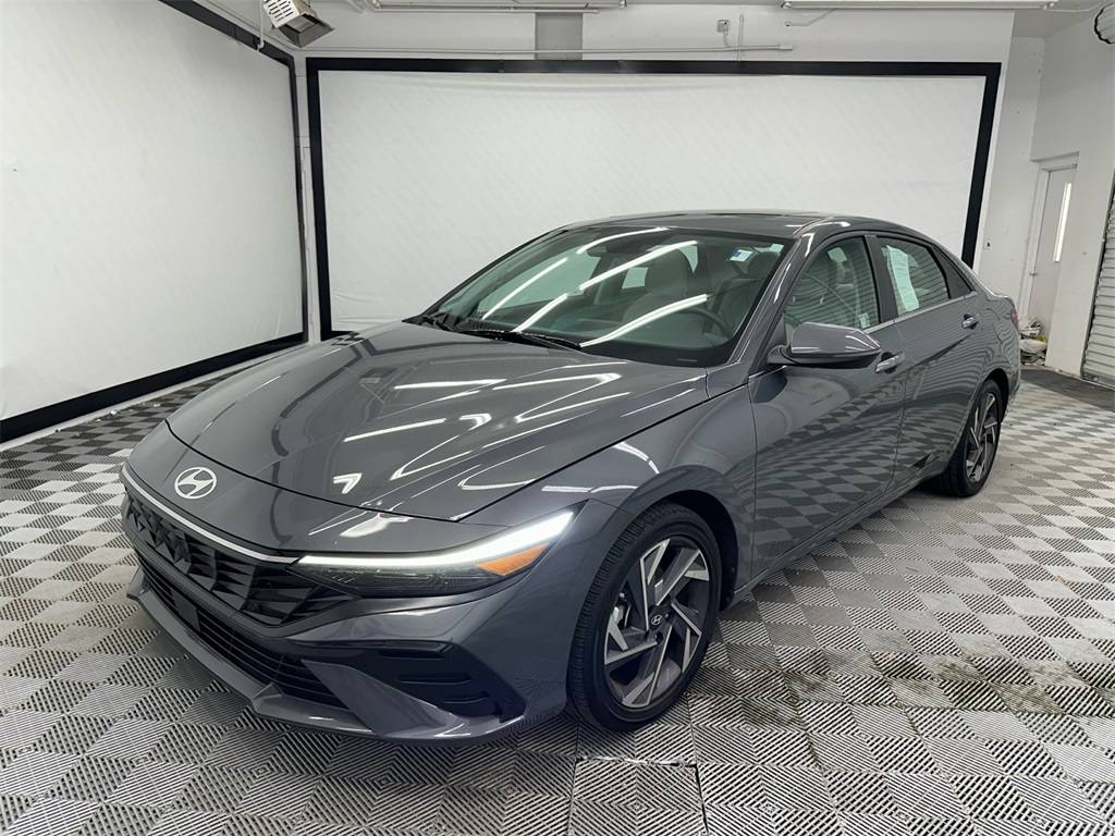 2025 Hyundai Elantra Limited — Sedan — 10,610 mi — Hoover, AL