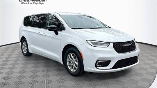 2024 Chrysler Pacifica Touring L — Minivan — 9,847 mi — Clearwater, FL
