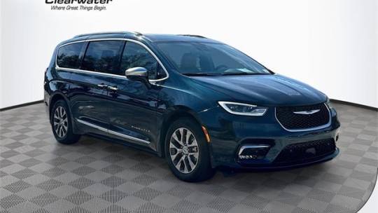 2022 Chrysler Pacifica Hybrid Pinnacle — Minivan — 8,331 mi — Clearwater, FL