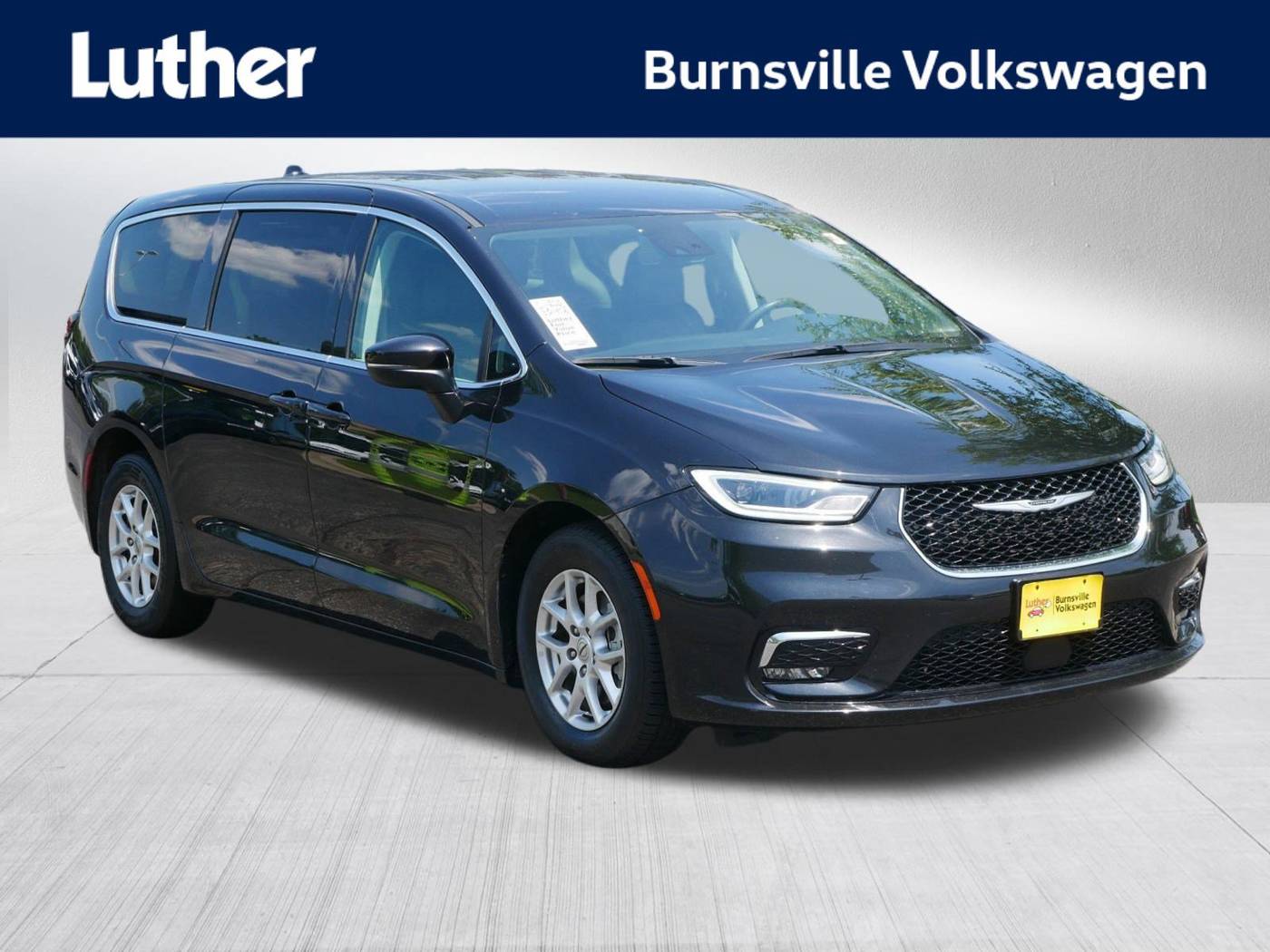 2023 Chrysler Pacifica Touring L — Minivan — 74,635 mi — Burnsville, MN