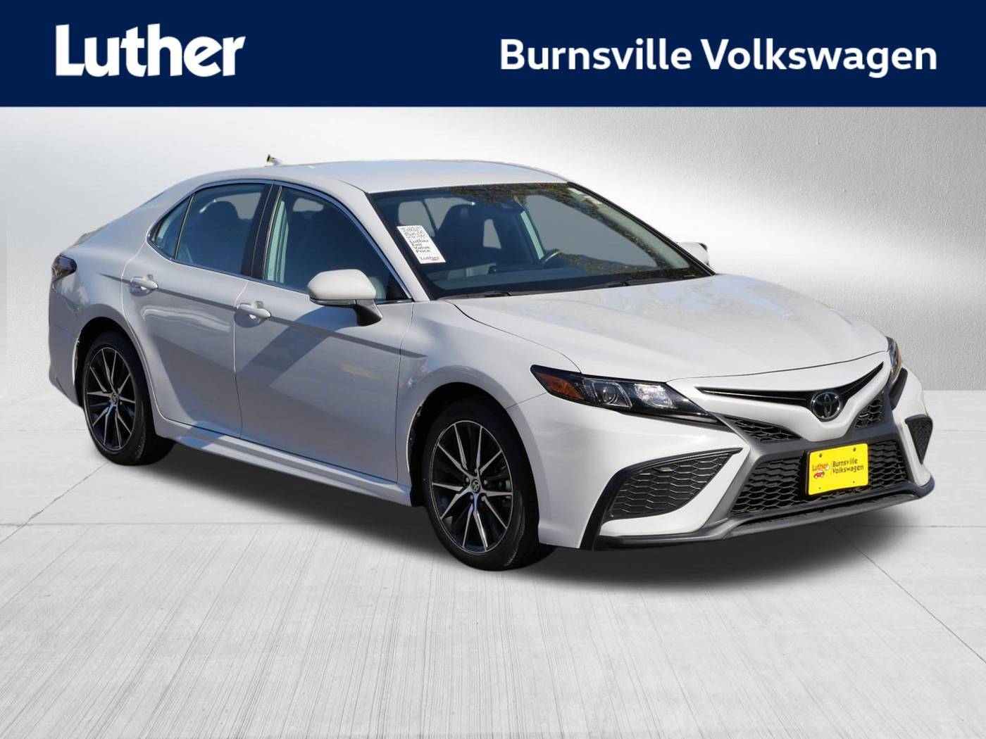 2024 Toyota Camry SE — Sedan — 62,484 mi — Burnsville, MN