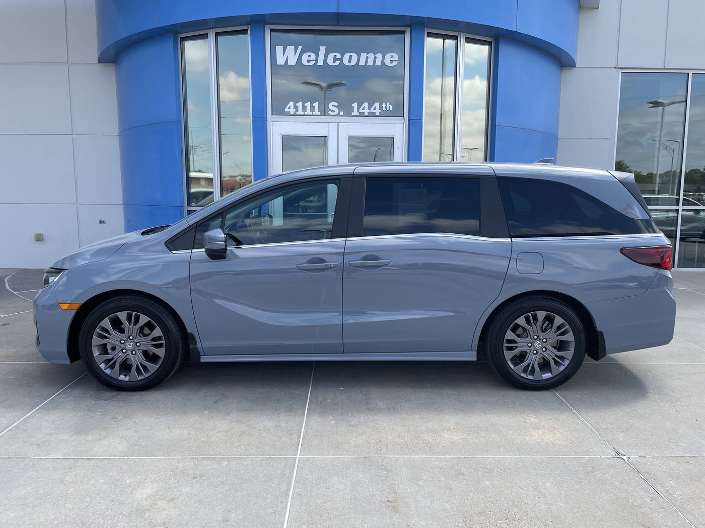 2025 Honda Odyssey Touring — Minivan — 9,917 mi — Omaha, NE