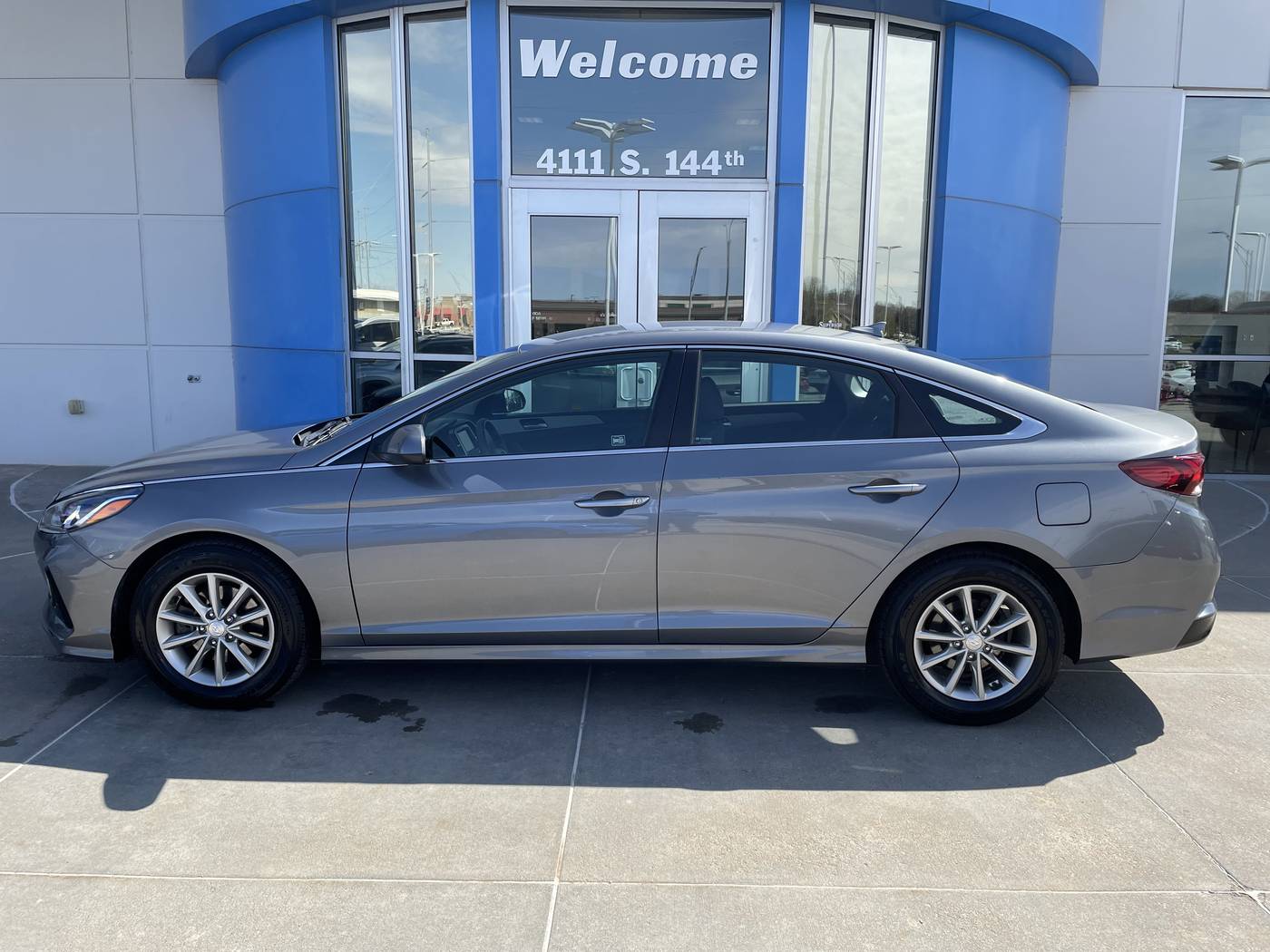 2019 Hyundai Sonata SE — Sedan — 99,660 mi — Omaha, NE