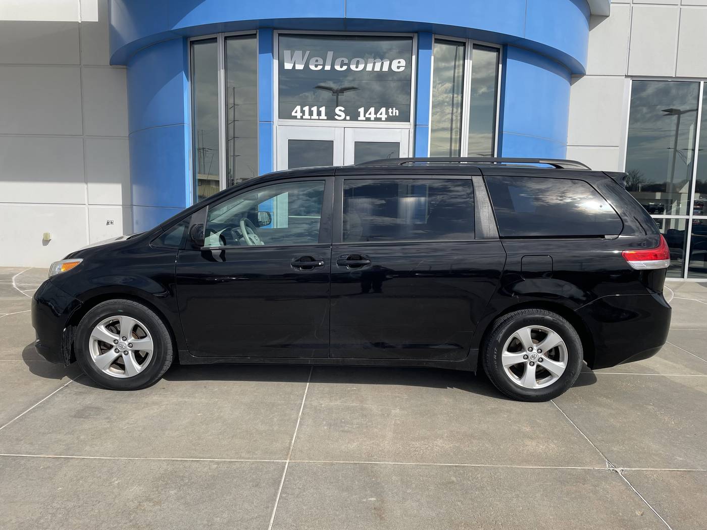 2014 Toyota Sienna LE — Minivan — 76,803 mi — Omaha, NE