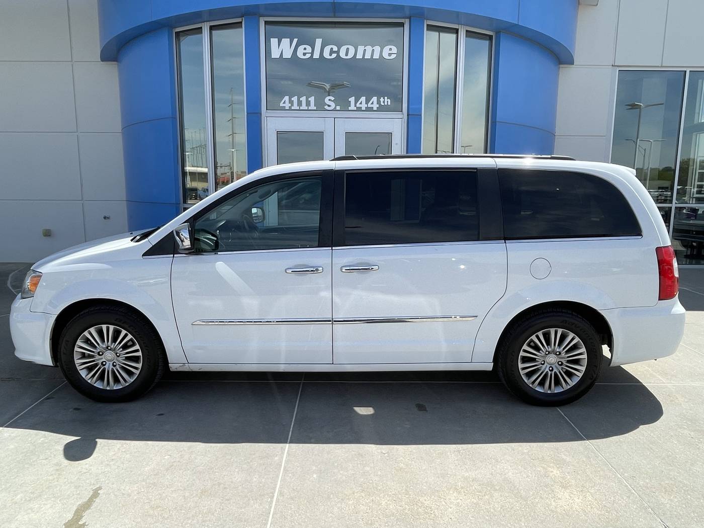 2016 Chrysler Town & Country Touring-L Anniversary Edition — Minivan — 102,361 mi — Omaha, NE