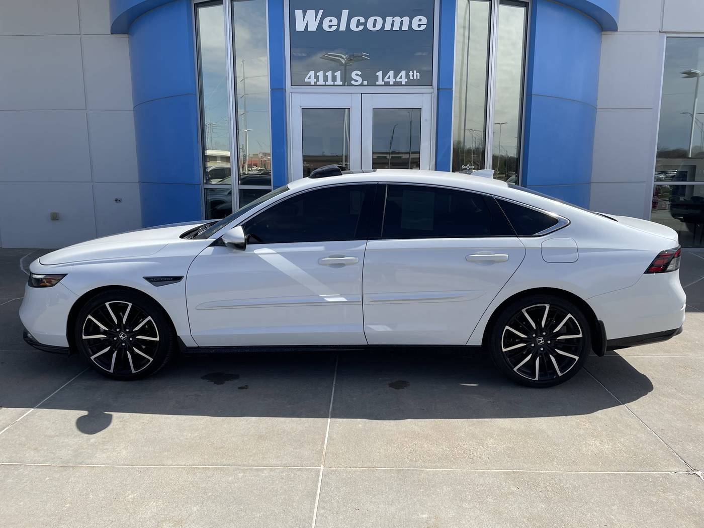 2023 Honda Accord Hybrid Touring — Sedan — 22,381 mi — Omaha, NE