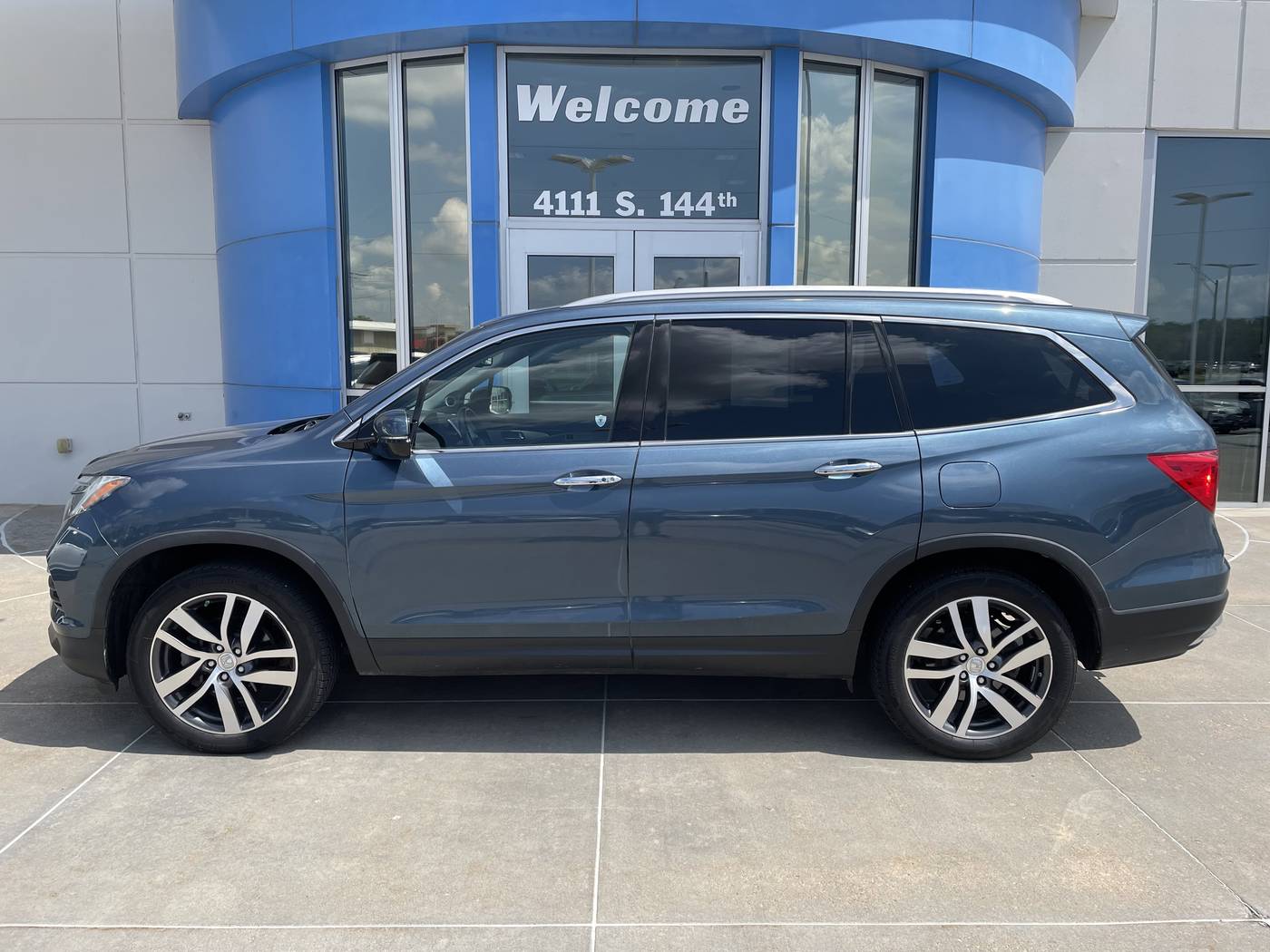 2017 Honda Pilot Touring — SUV — 138,624 mi — Omaha, NE
