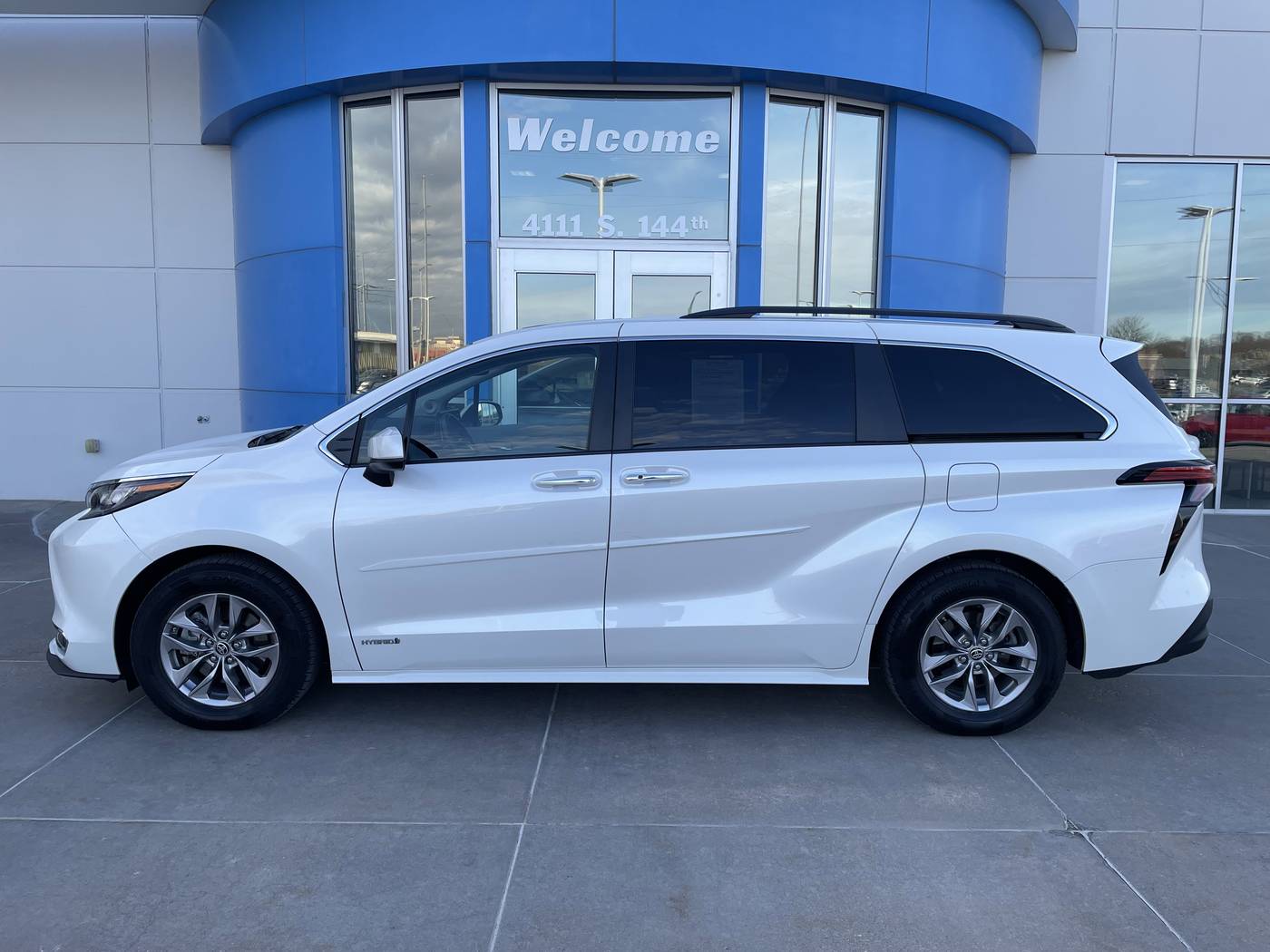 2021 Toyota Sienna XLE — Minivan — 37,697 mi — Omaha, NE